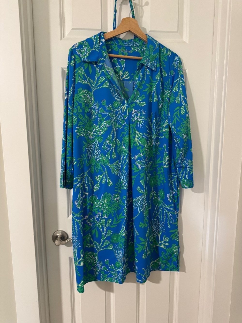 Lilly Pulitzer Pilar tunic in brrr nylon size large in Briny Blue a Bit Salty
